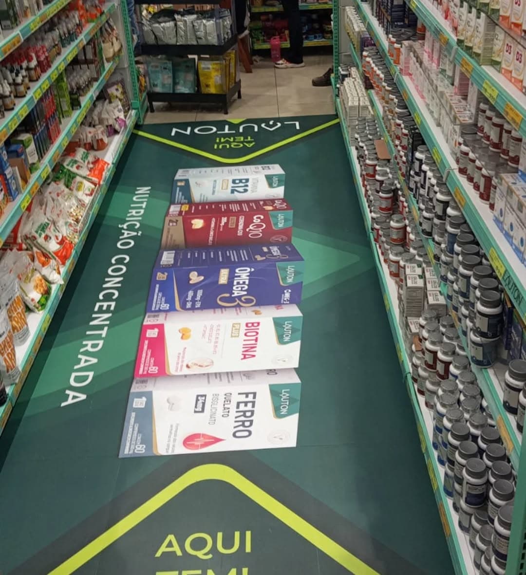 Adesivo de Piso em farmácia